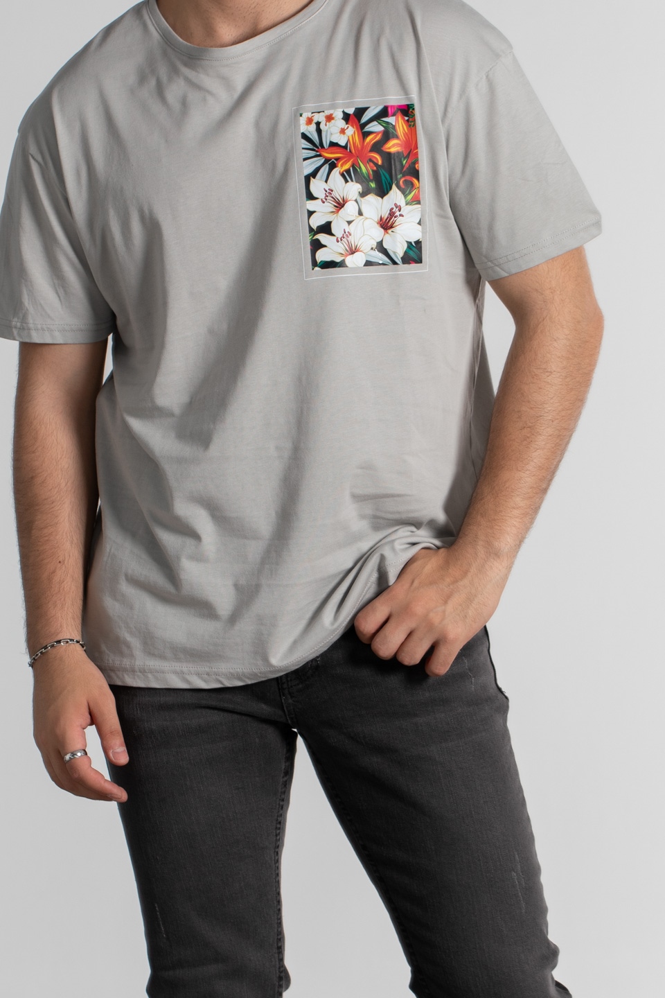 Göğüs çiçek baskılı oversize t-shirt-4460 B.Gri