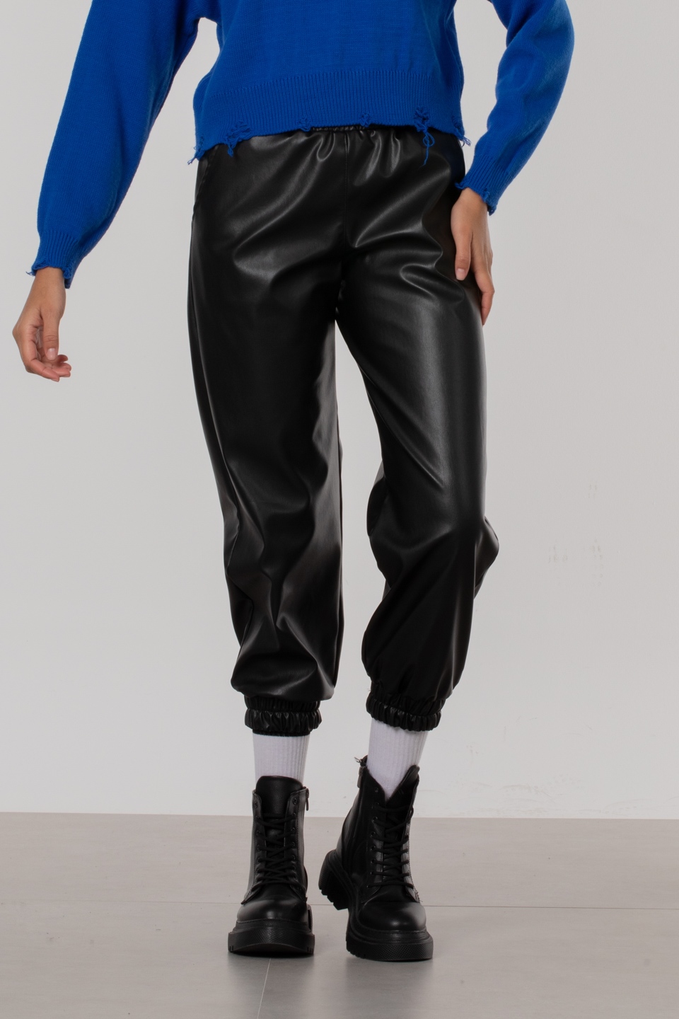 Paçası lastikli deri görünümlü pantolon-1611 Siyah