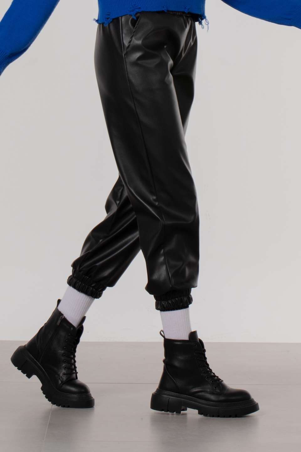 Paçası lastikli deri görünümlü pantolon-1611 Siyah